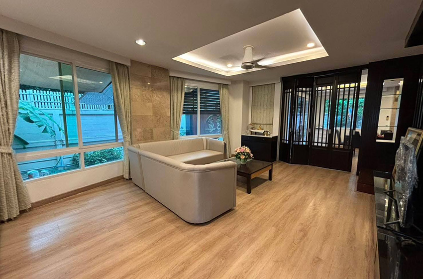 House with Shared Pool in Lat Phrao 